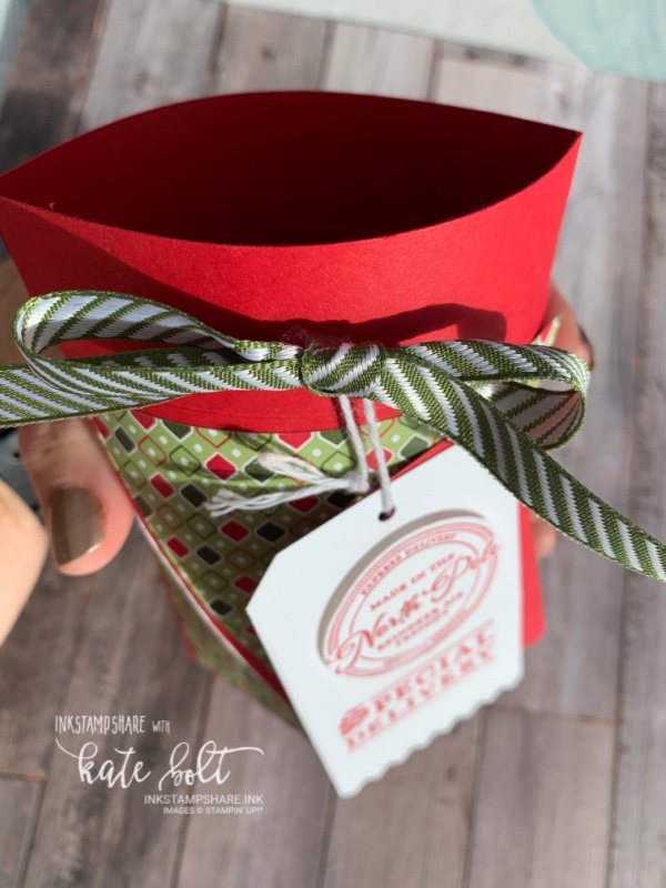 Self closing gift box for Christmas using the Wishes and  Wonder Bundle by Stampin Up for the Positive Inkers Blog Hop.